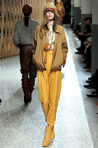 Look 18